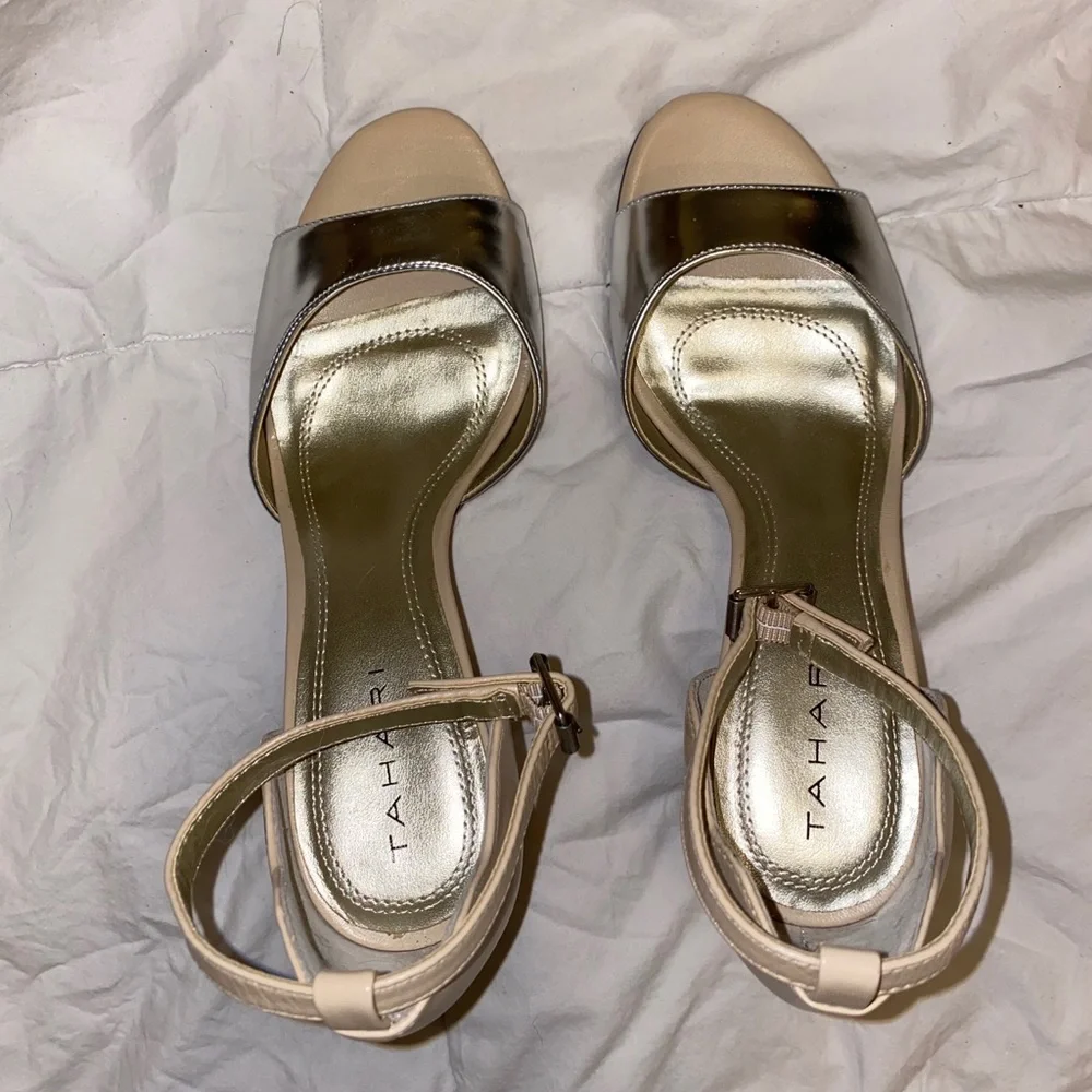 Women’s Tahari dressy , formal , pumps, heels size 5.5M